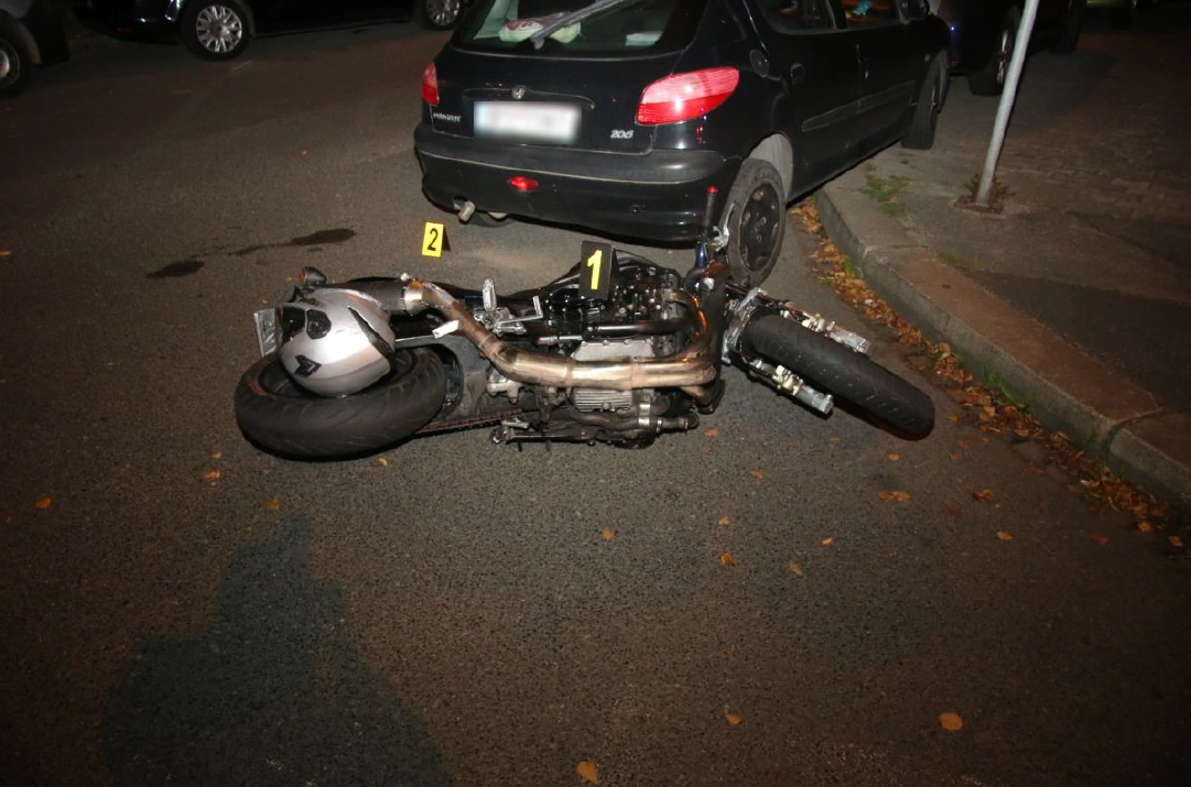 Před policisty ujížděl ulicemi Plzně, havaroval a dal se na útěk