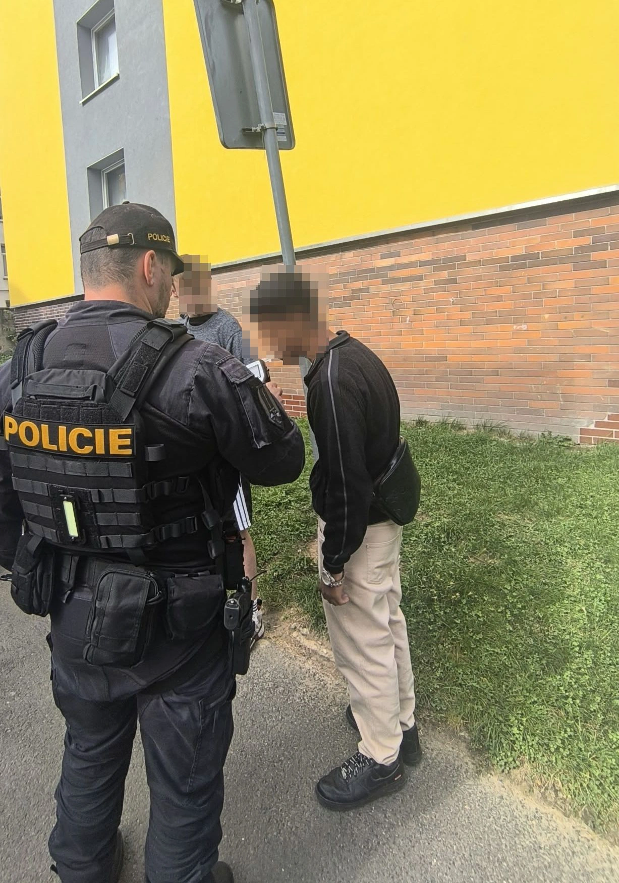 Policisté na Děčínsku kontrolovali alkohol a drogy u mládeže