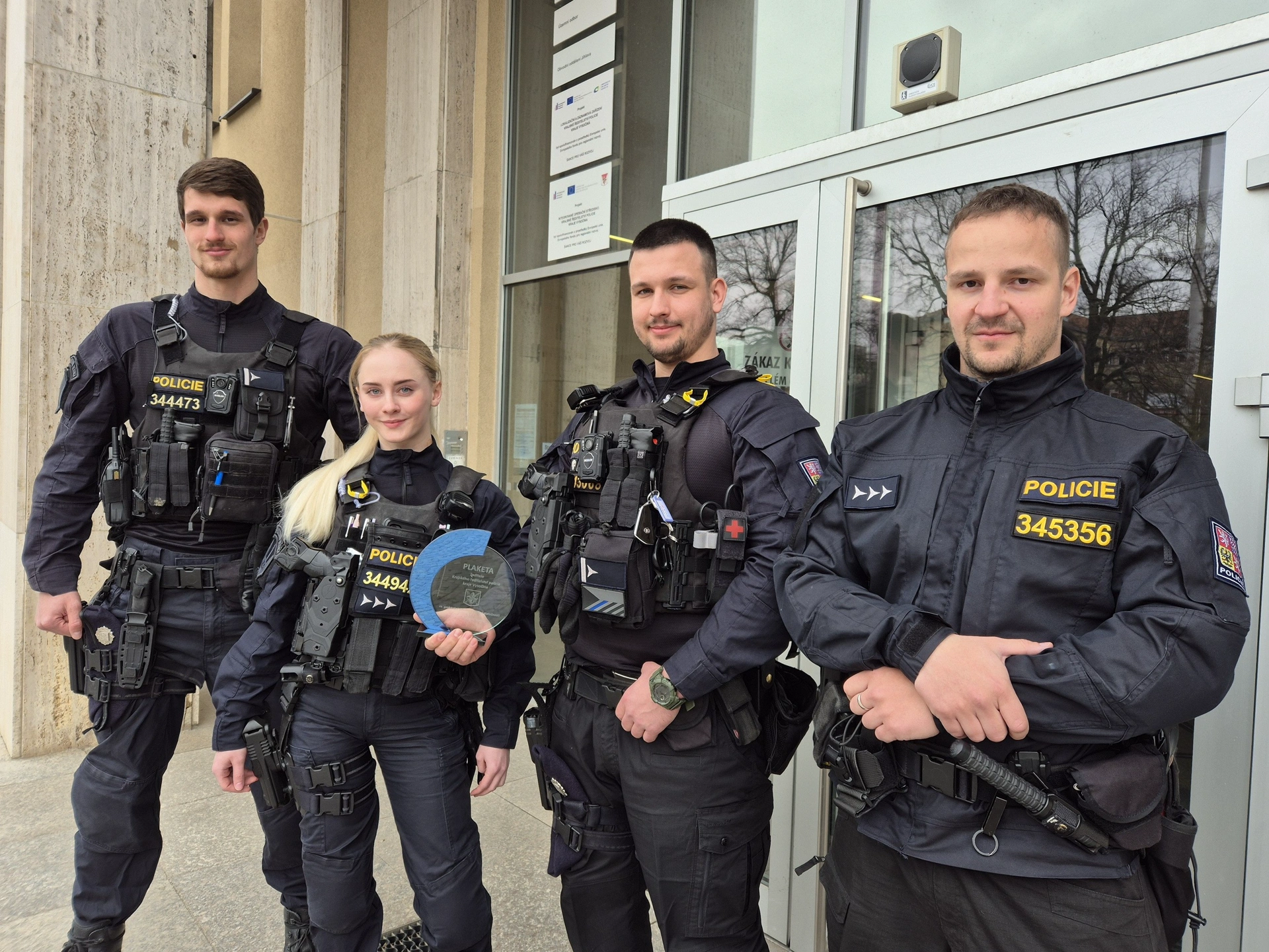 Policisté bojovali o život muže