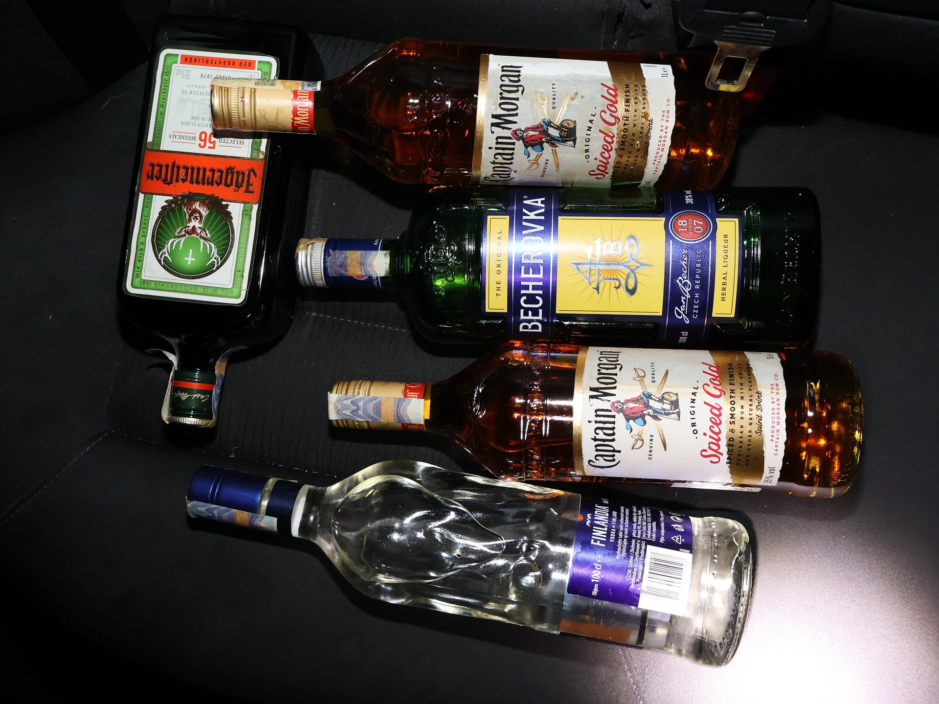 Mladící ujížděli před policejní hlídkou
