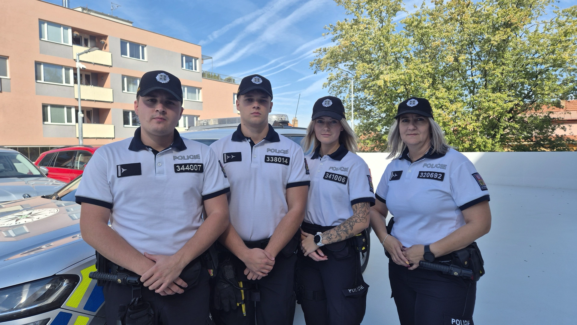 Policistky našly vozidlo a uvnitř zraněného muže